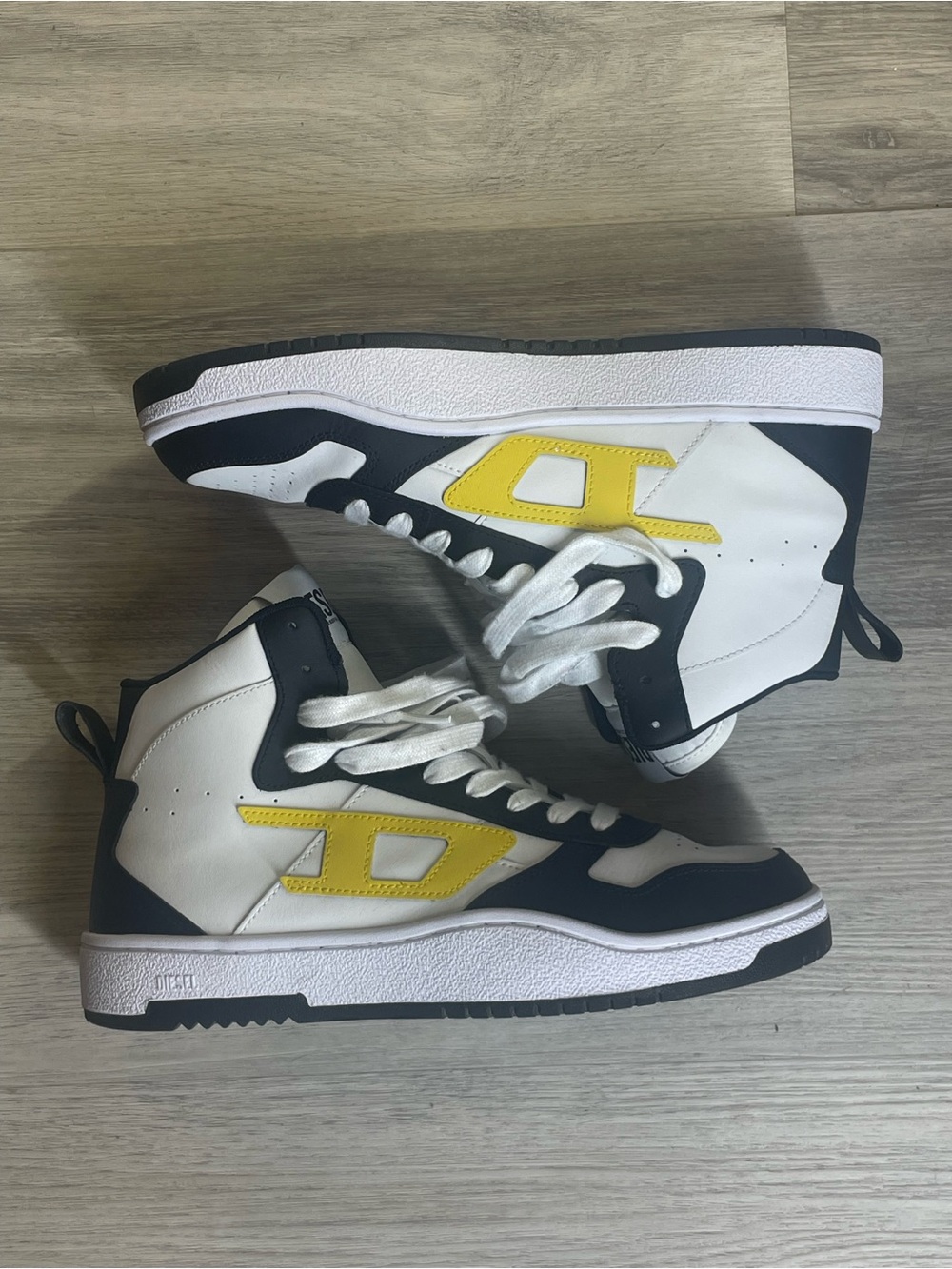 Diesel High-Top leather Sneakers in White, Black & Yellow